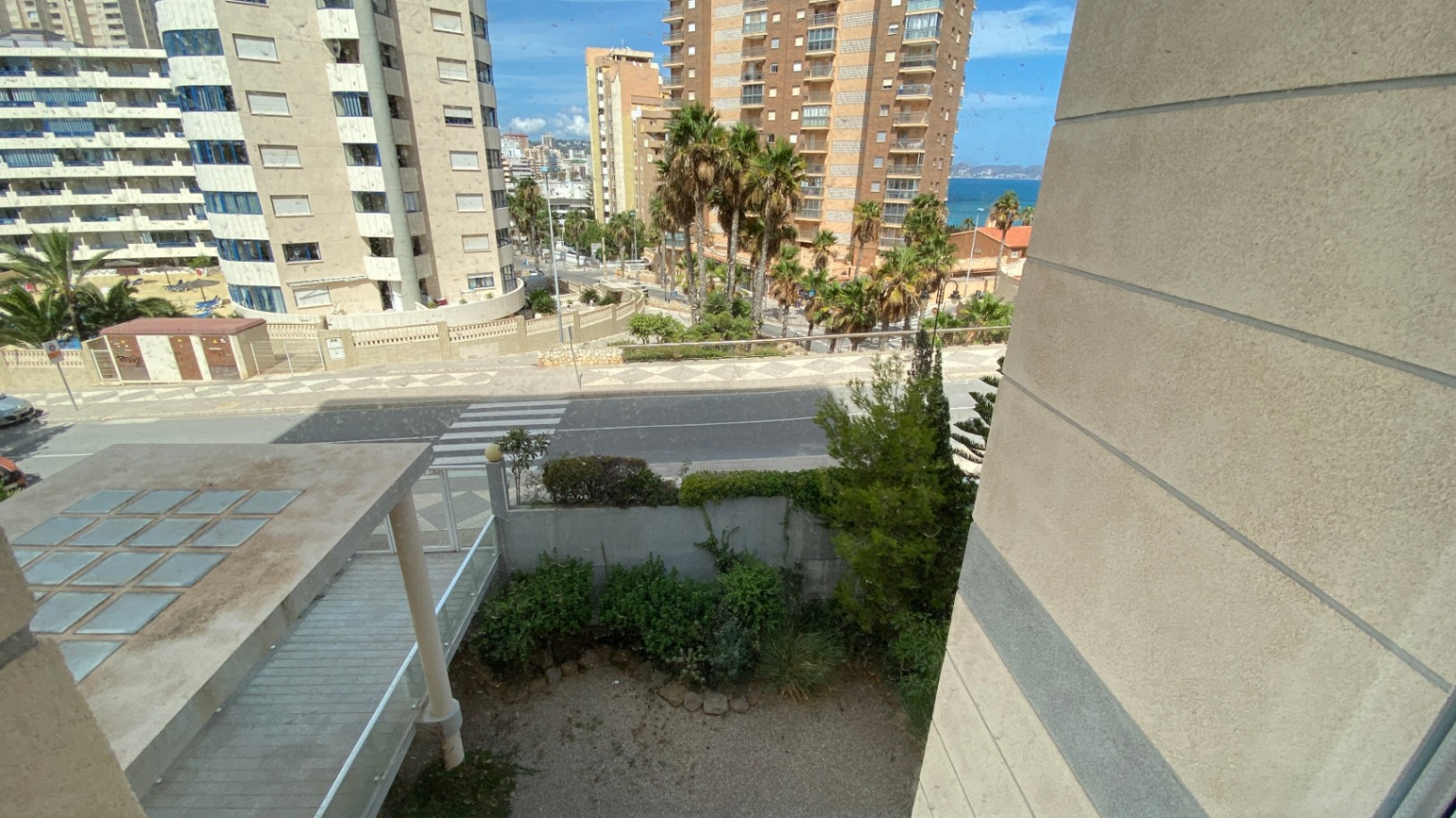 Продается эффектная просторная квартира с панорамным видом на море, порт Кальпе и Пеньон-де-Ифач