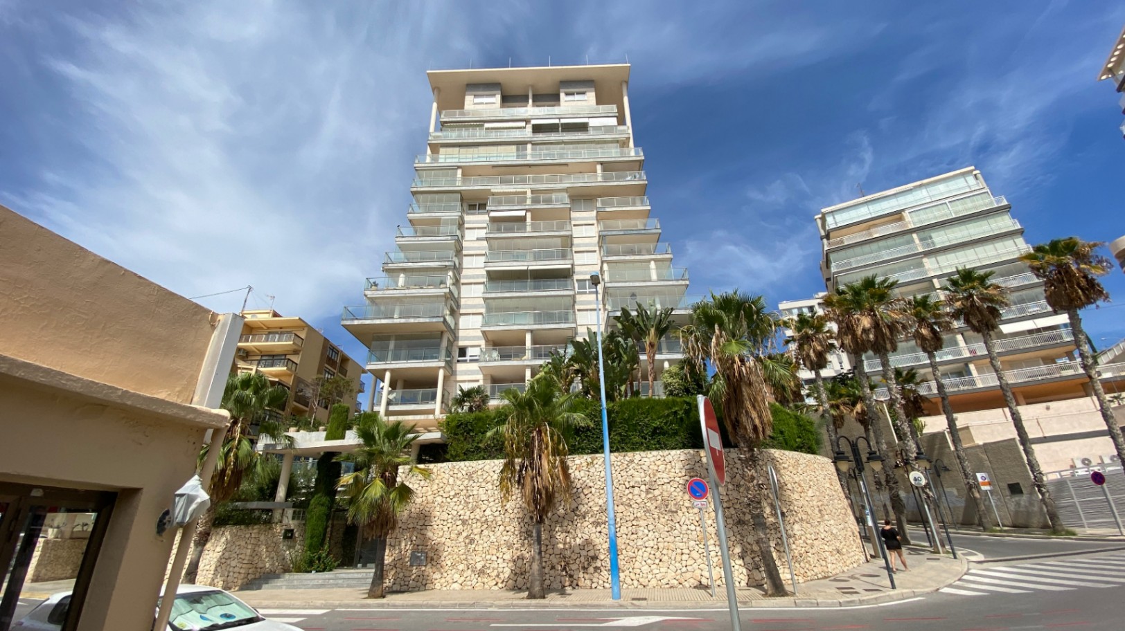 Se vende un espectacular amplio apartamento con vistas panoramicas al mar, puerto de Calpe y Peñon de Ifach