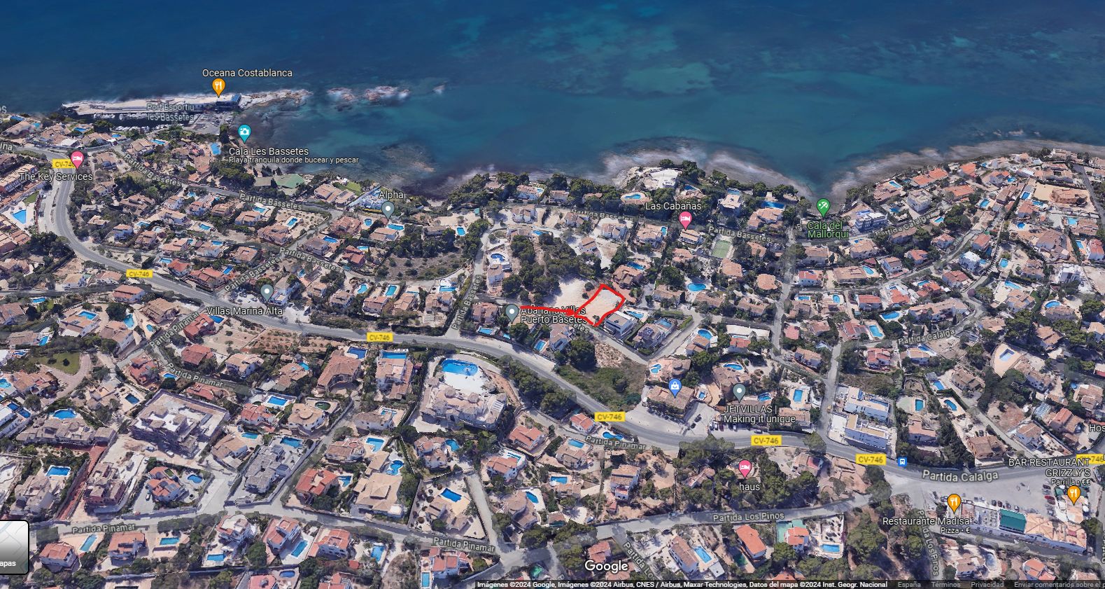Urban plot for sale with sea views