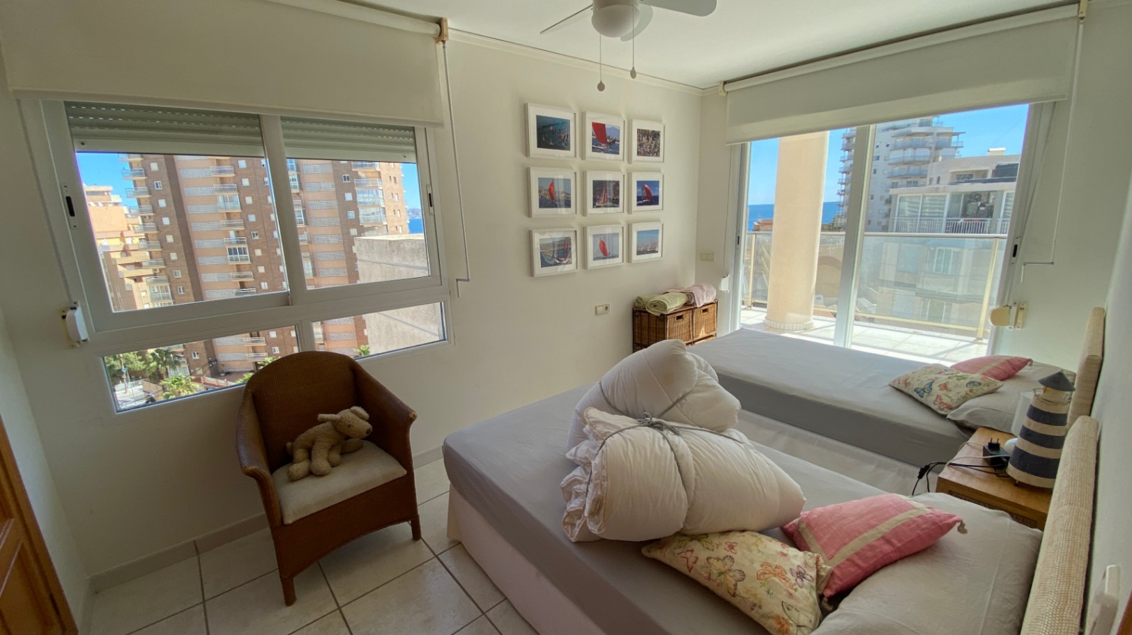 Alquiler anual! Amplio y acogedor apartamento con vistas panorámicas al mar en el puerto de Calpe.