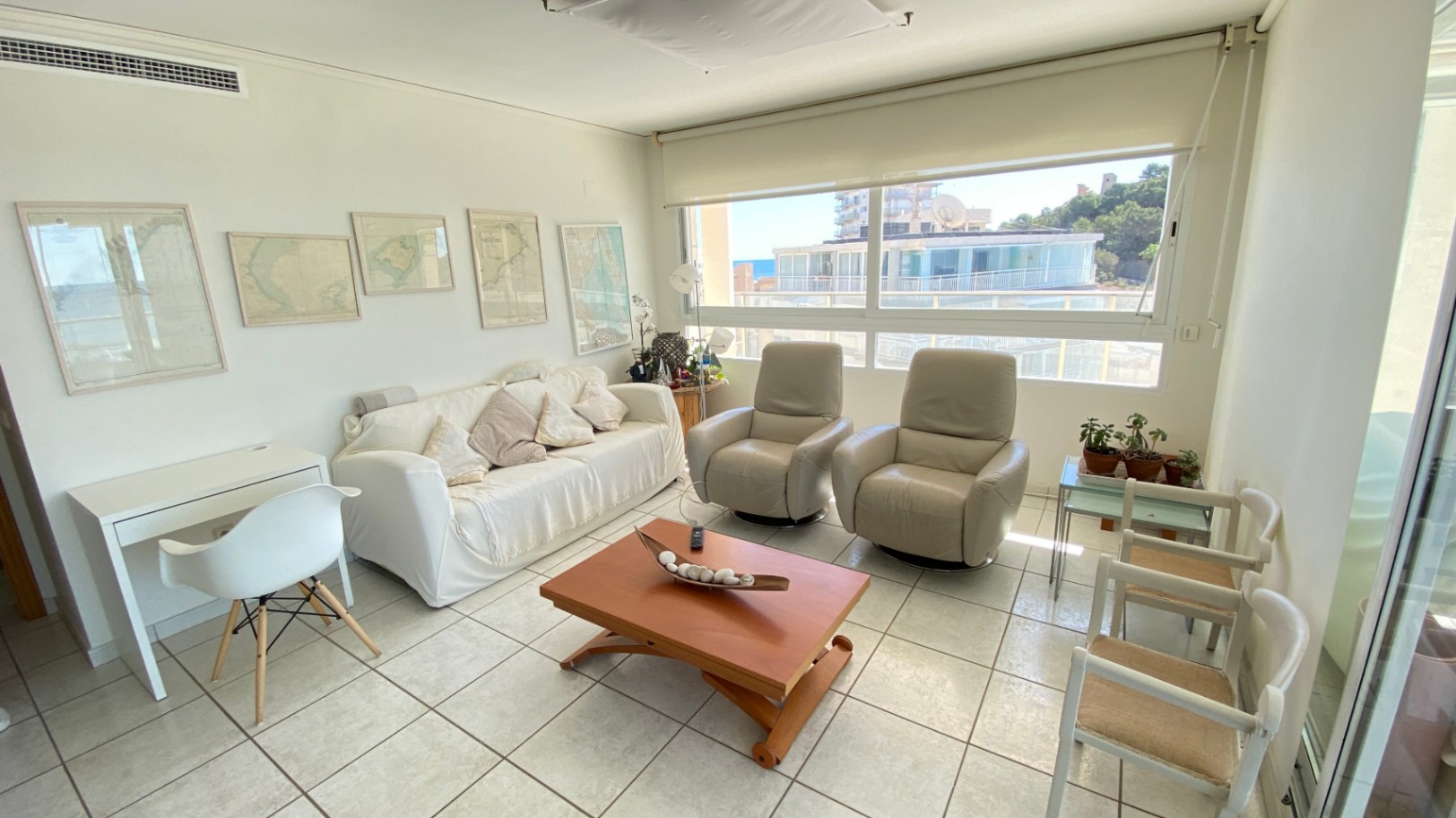 Jaarlijkse huur! Ruim en gezellig appartement met panoramisch uitzicht op zee in de haven van Calpe.