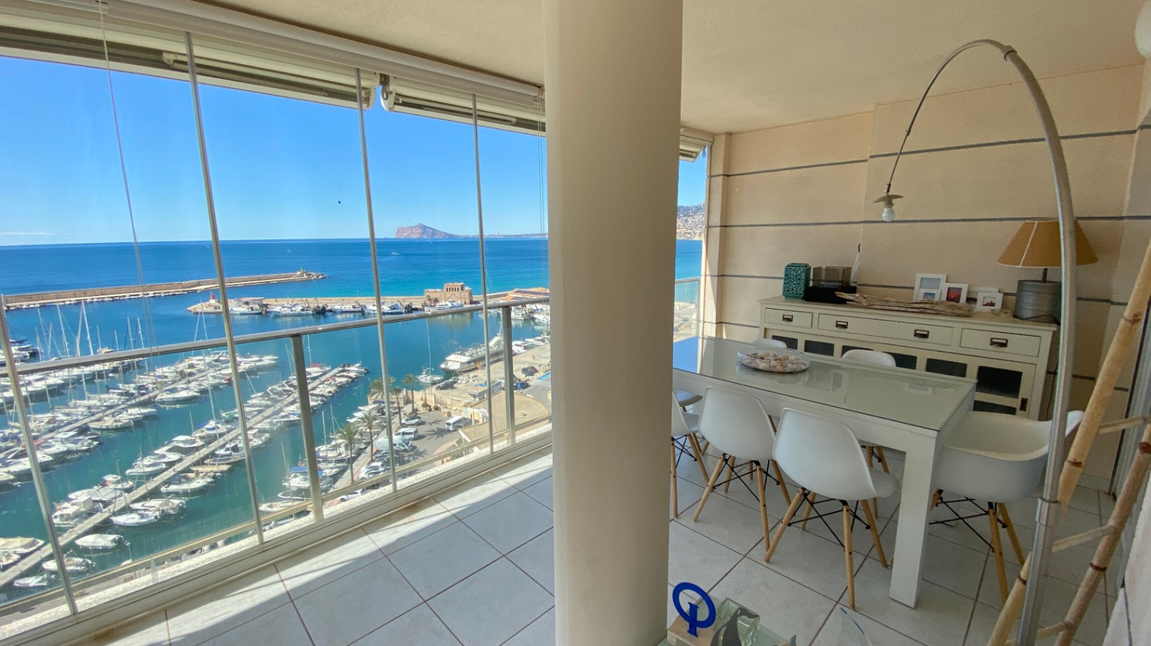 Annual Rent! Spacious and cosy apartment with panoramic sea views in the port of Calpe.