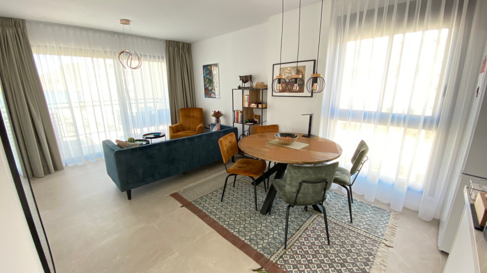 Jaarlijkse huur! Modern eenzaam appartement met uitzicht op zee aan het strand van Arenal-Bol in Calpe.